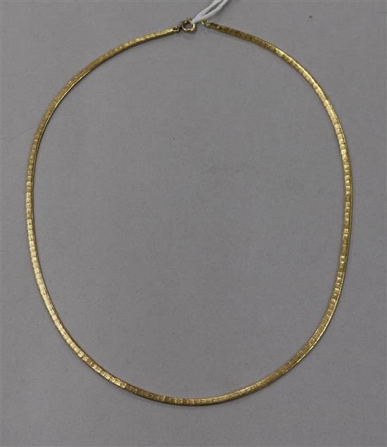 A textured yellow metal necklace, 43.5cm.